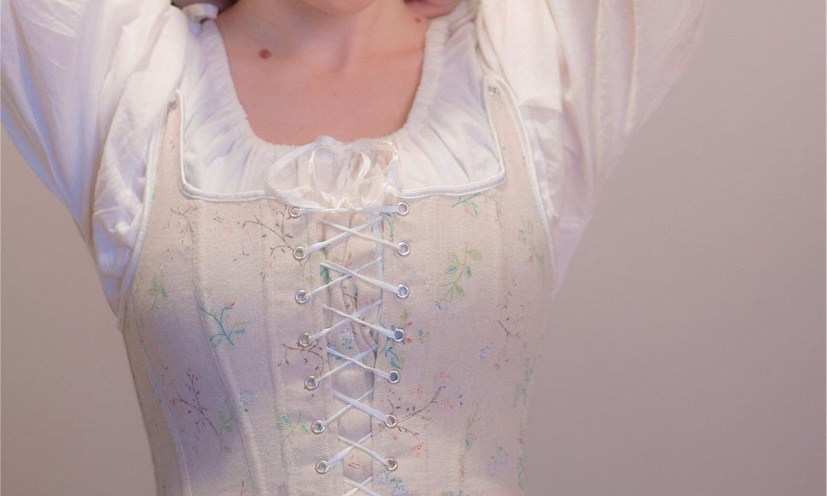 How to Wear a Renaissance Corset Properly? – HolyClothing