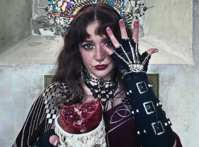 Gloves During the Renaissance Era